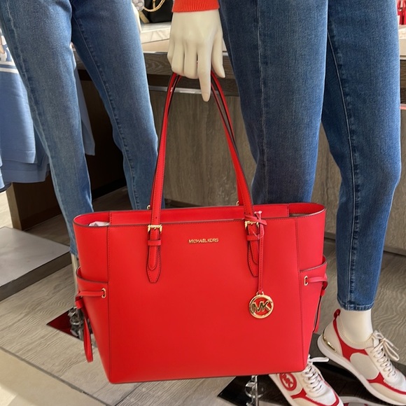 Michael Kors Gilly Large Drawstring Travel Leather Top Zip Tote
Bright Red
NWT - Picture 5 of 16